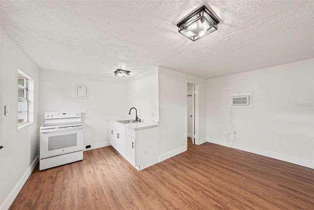 2318 CARROLL PLACE, Tampa, FL 33612