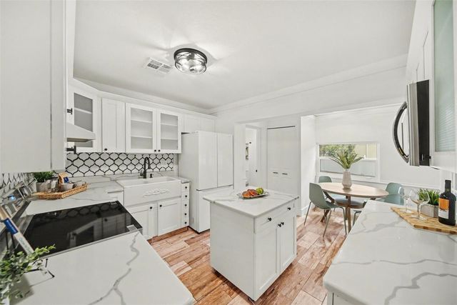 2318 CARROLL PLACE, Tampa, FL 33612