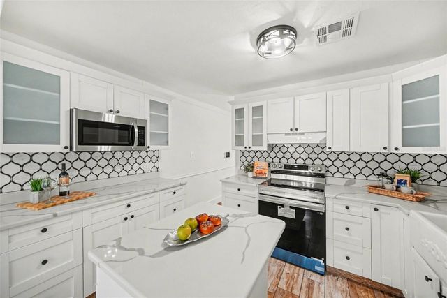 2318 CARROLL PLACE, Tampa, FL 33612