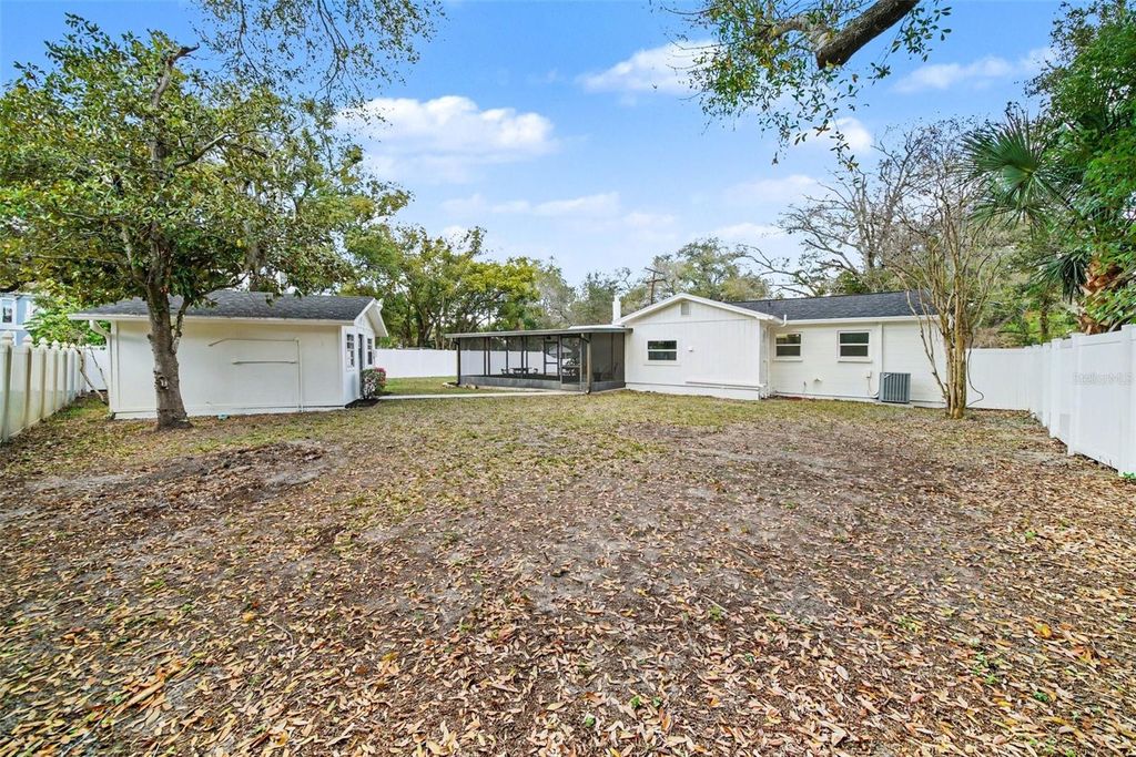 Image 22 of property listing at 2318 CARROLL PLACE, Tampa, FL 33612