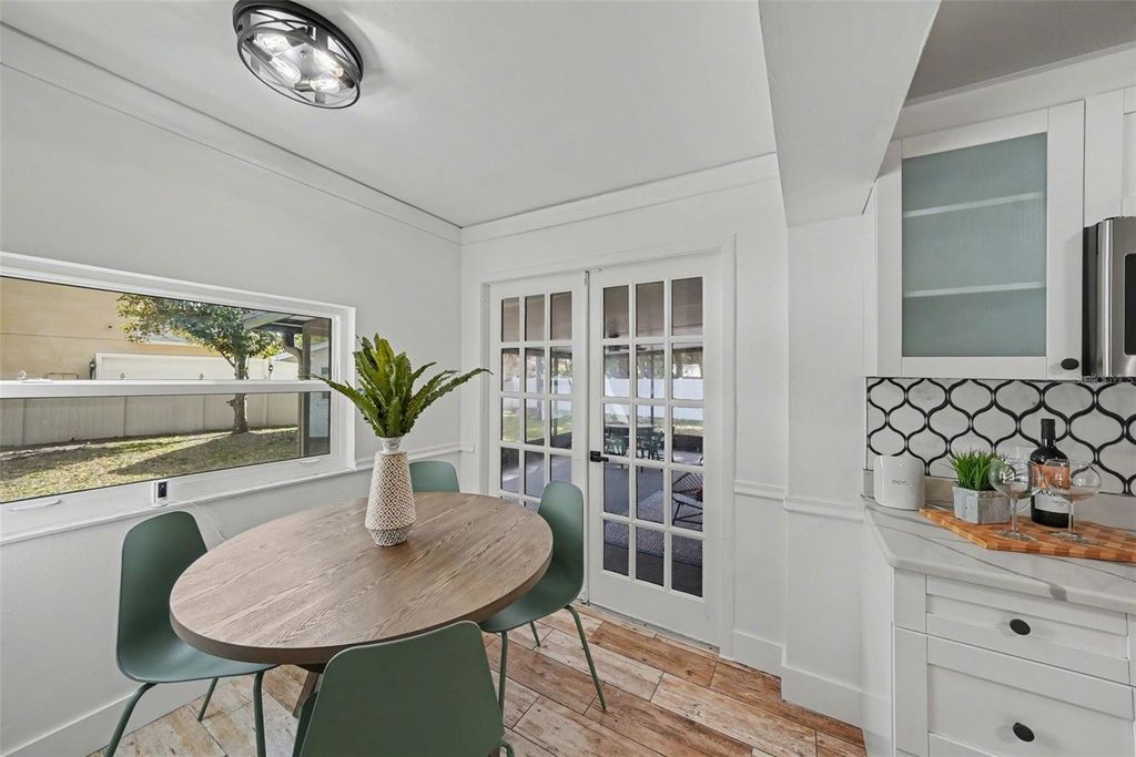 Image 7 of property listing at 2318 CARROLL PLACE, Tampa, FL 33612