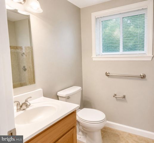 4631 DOWELL LN, Suitland, MD 20746