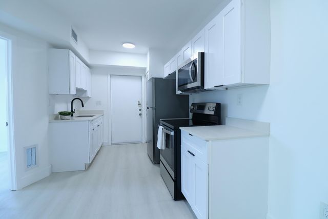 1814 NW 2nd Court 3, Miami, FL 33136