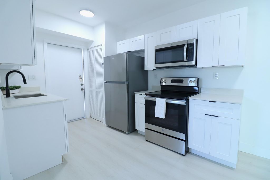 1814 NW 2nd Court 3, Miami, FL 33136