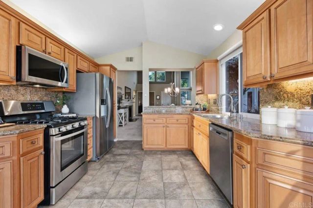 7415 Linden, Carlsbad, CA 92011