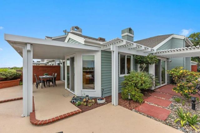 7415 Linden, Carlsbad, CA 92011