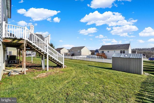 345 TORREY PINES DR, Mount Wolf, PA 17347