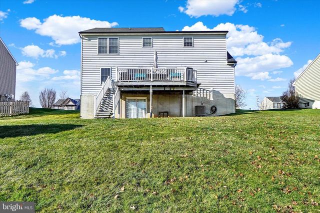 345 TORREY PINES DR, Mount Wolf, PA 17347