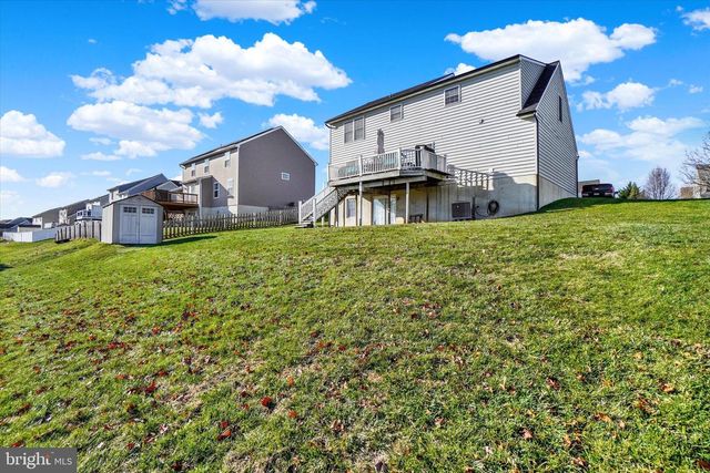 345 TORREY PINES DR, Mount Wolf, PA 17347