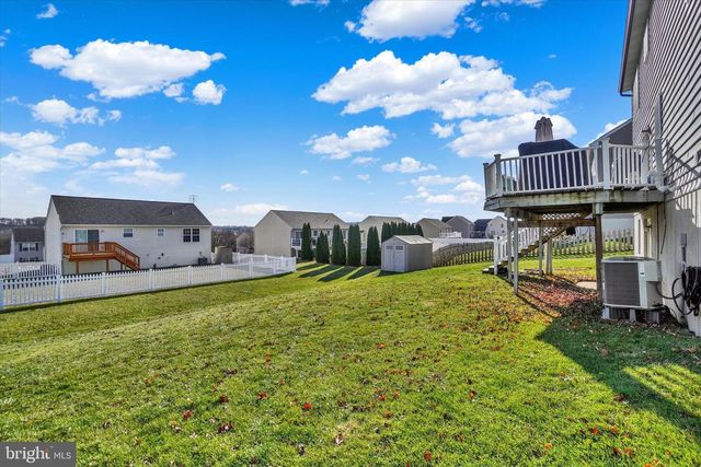 345 TORREY PINES DR, Mount Wolf, PA 17347