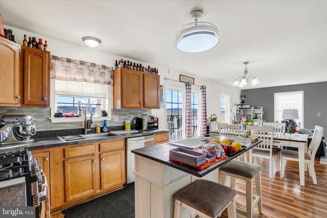 345 TORREY PINES DR, Mount Wolf, PA 17347