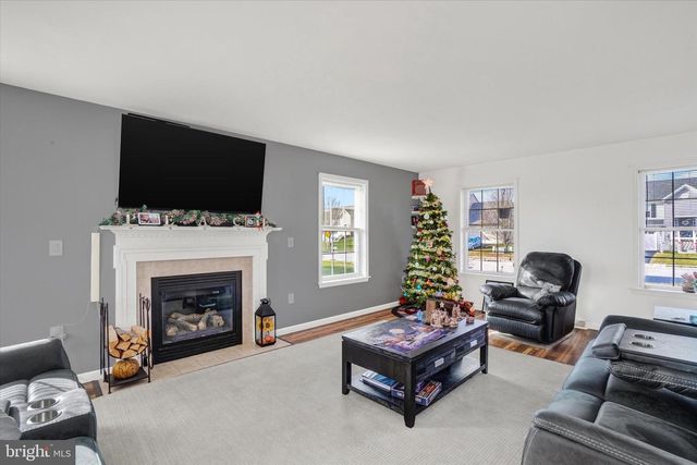 345 TORREY PINES DR, Mount Wolf, PA 17347