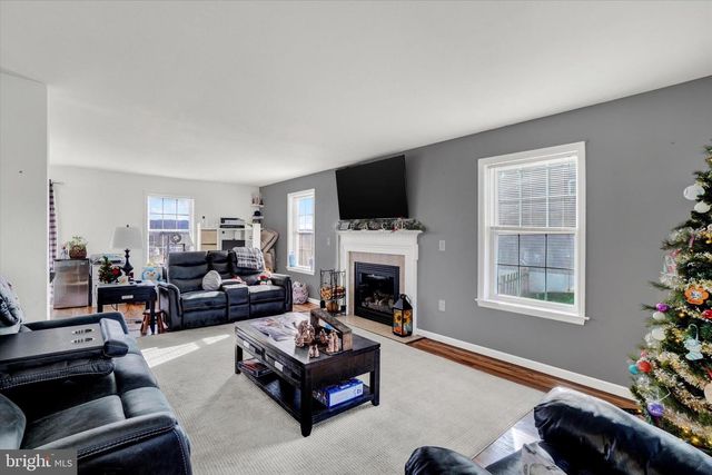 345 TORREY PINES DR, Mount Wolf, PA 17347