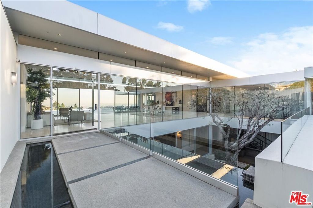 Image 1 of property listing at 1620 Carla, Beverly Hills, CA 90210
