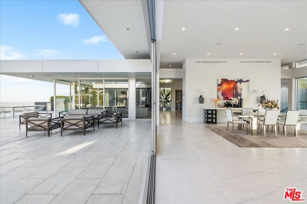 Image 11 of property listing at 1620 Carla, Beverly Hills, CA 90210