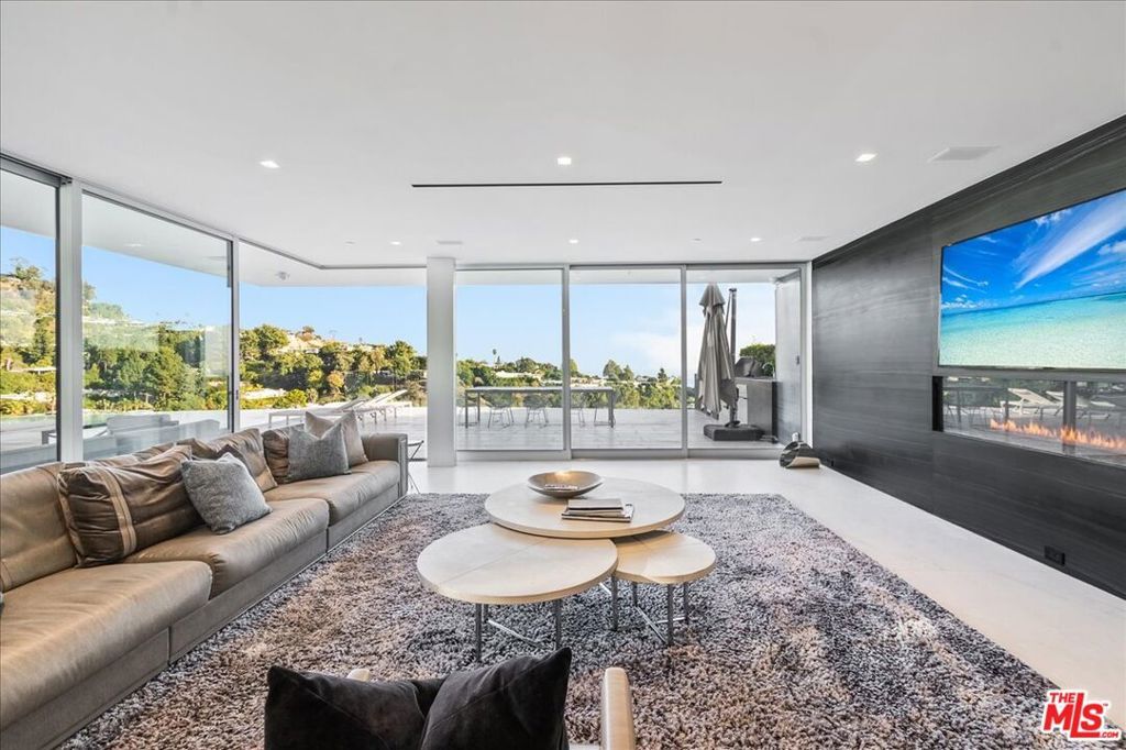 Image 12 of property listing at 1620 Carla, Beverly Hills, CA 90210