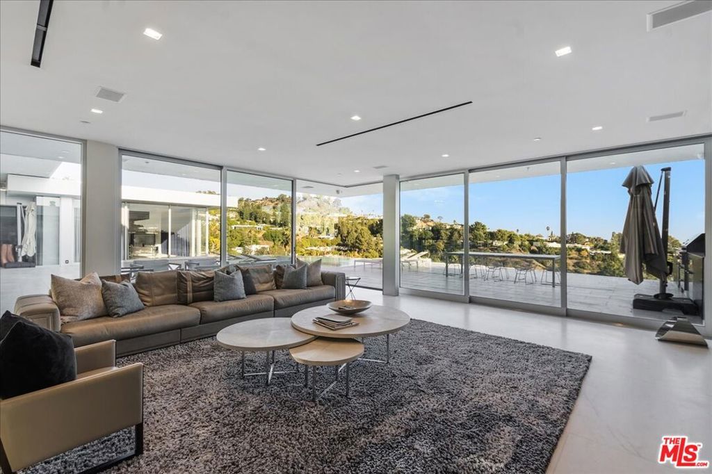 Image 13 of property listing at 1620 Carla, Beverly Hills, CA 90210