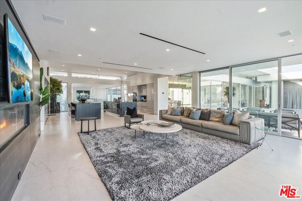 Image 14 of property listing at 1620 Carla, Beverly Hills, CA 90210