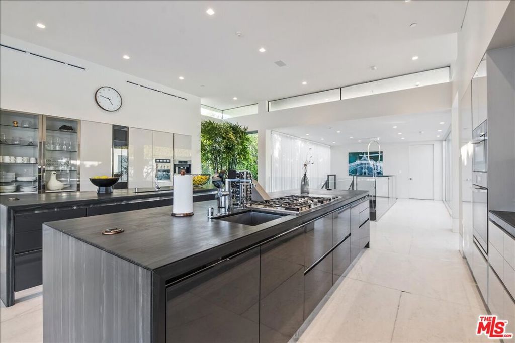 Image 16 of property listing at 1620 Carla, Beverly Hills, CA 90210