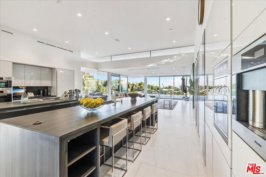 Image 18 of property listing at 1620 Carla, Beverly Hills, CA 90210