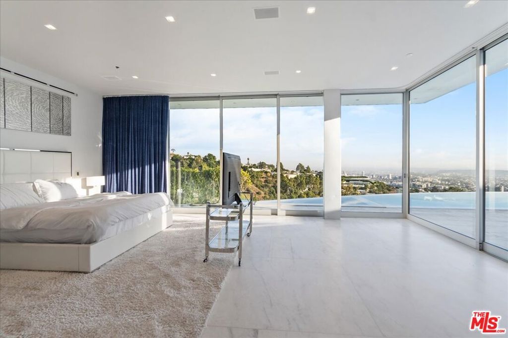 Image 20 of property listing at 1620 Carla, Beverly Hills, CA 90210