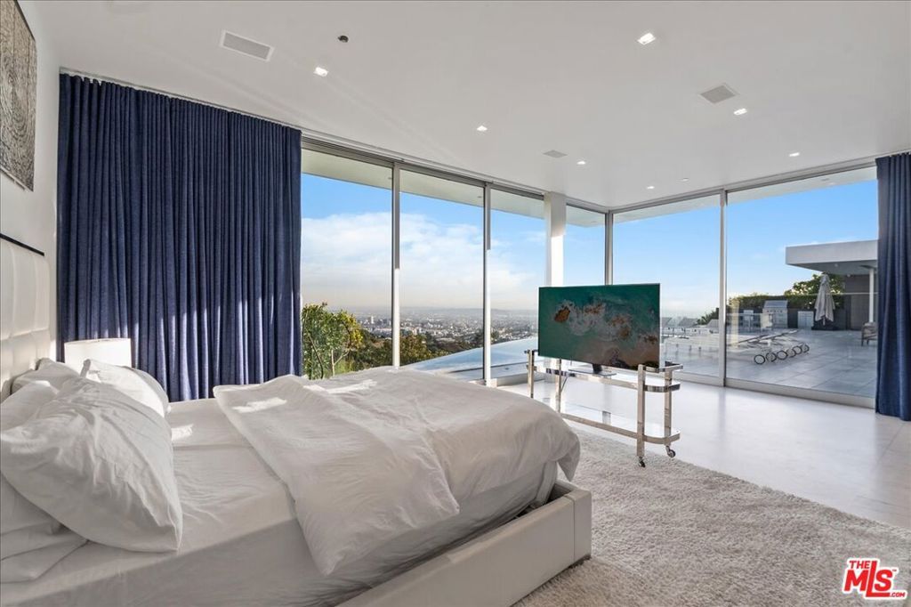 Image 21 of property listing at 1620 Carla, Beverly Hills, CA 90210