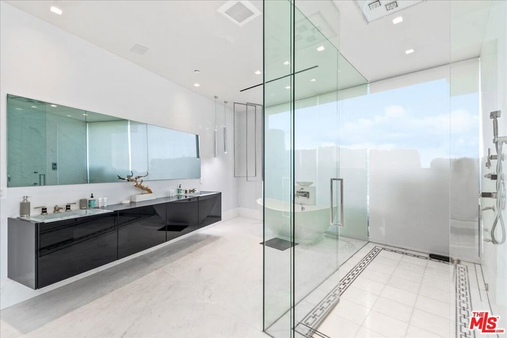 Image 22 of property listing at 1620 Carla, Beverly Hills, CA 90210