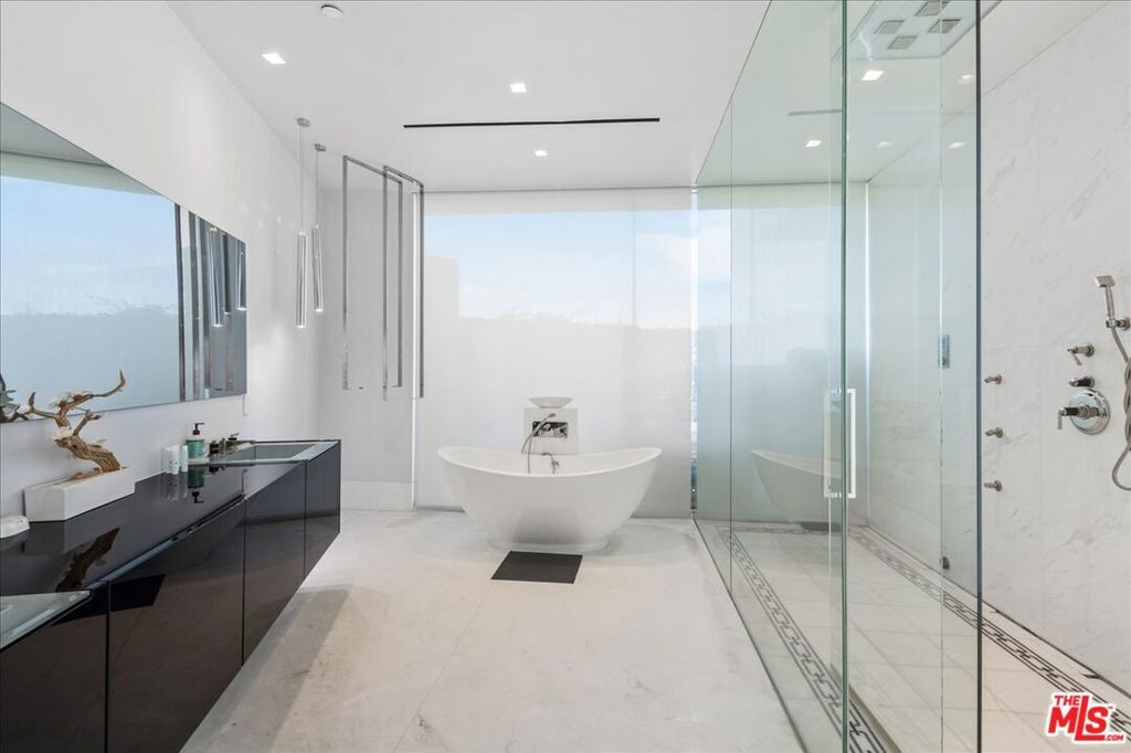 Image 23 of property listing at 1620 Carla, Beverly Hills, CA 90210