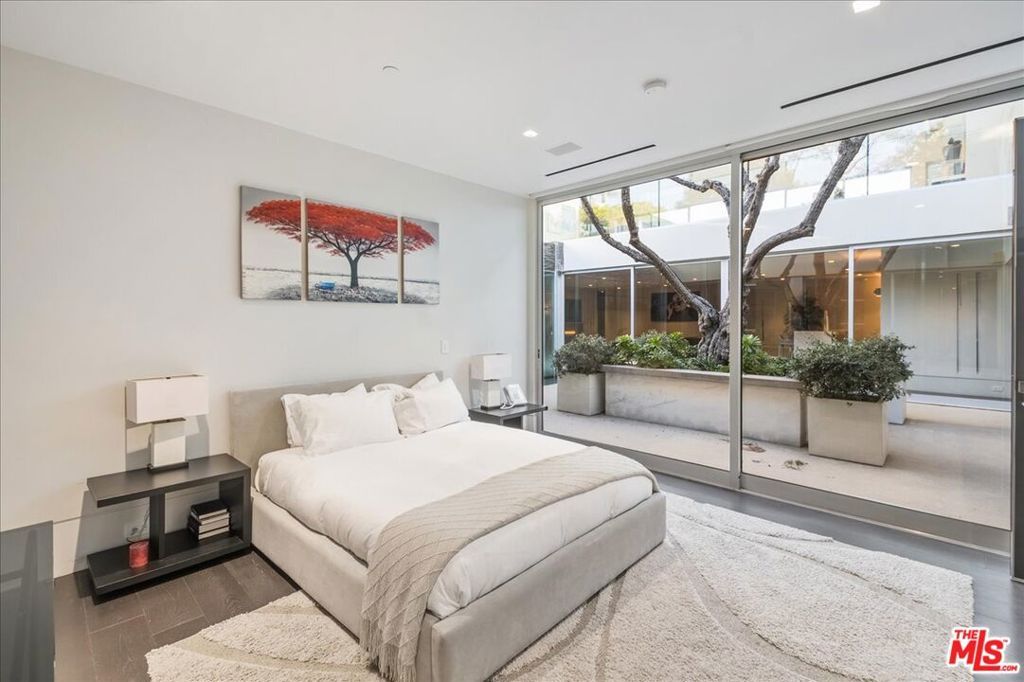 Image 26 of property listing at 1620 Carla, Beverly Hills, CA 90210