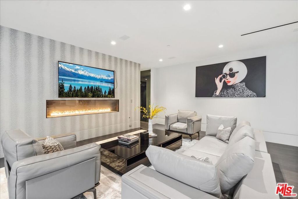Image 32 of property listing at 1620 Carla, Beverly Hills, CA 90210