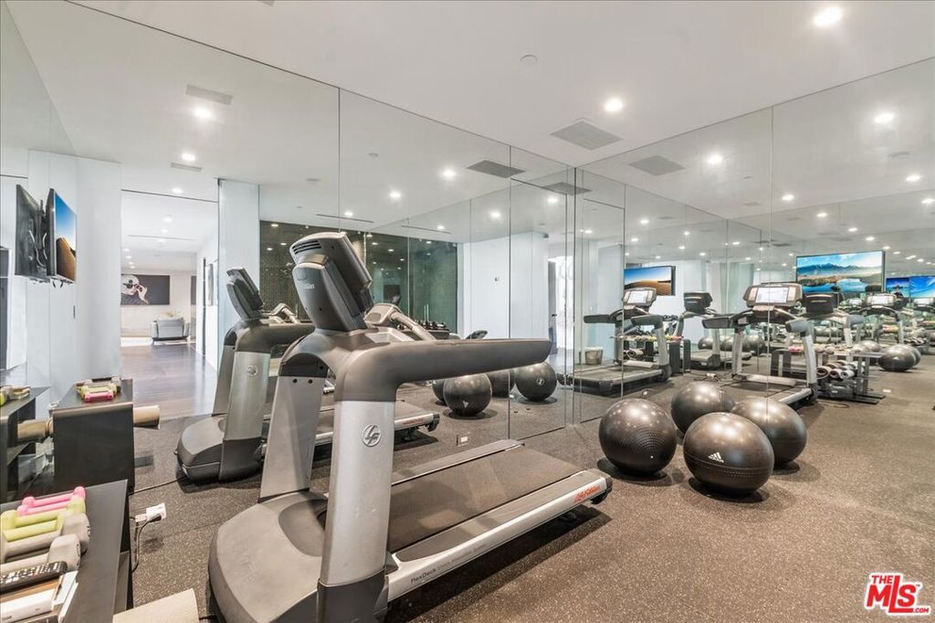 Image 34 of property listing at 1620 Carla, Beverly Hills, CA 90210