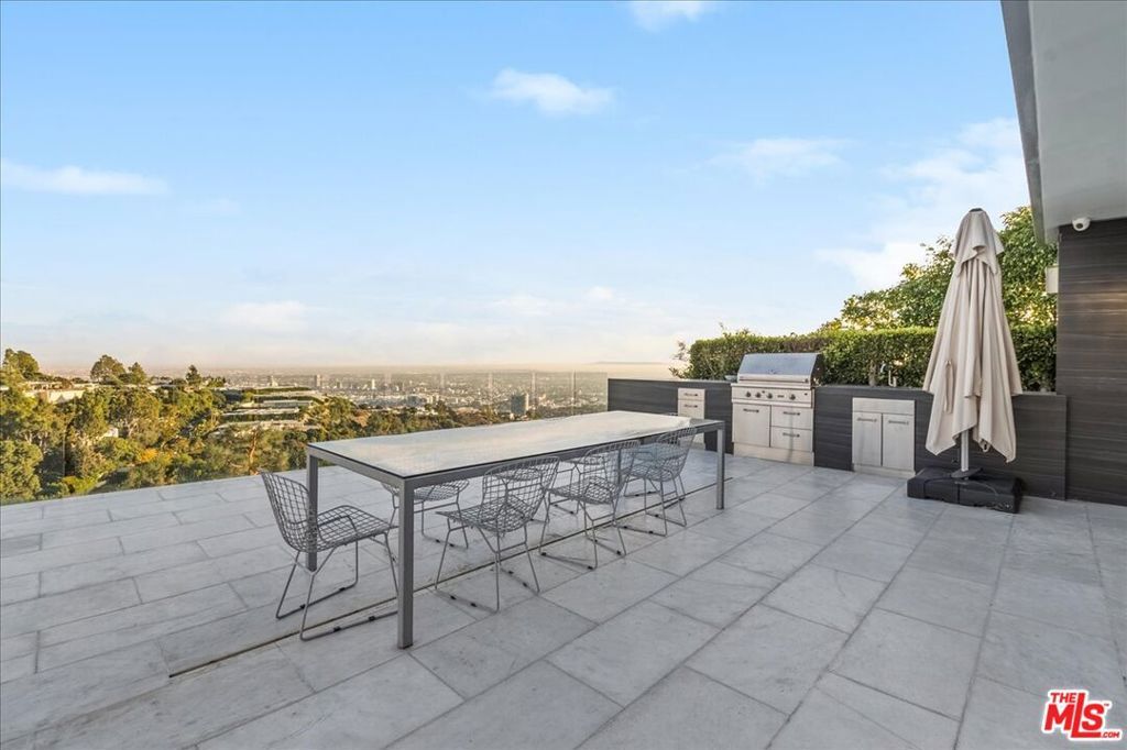 Image 38 of property listing at 1620 Carla, Beverly Hills, CA 90210