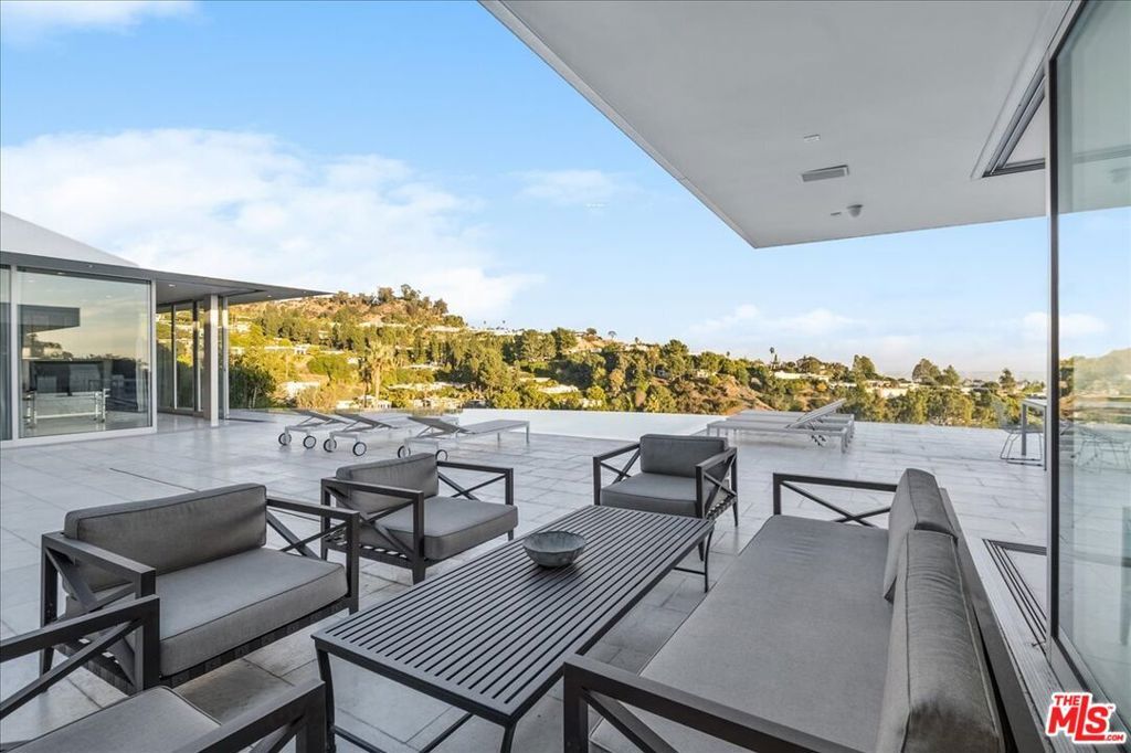Image 39 of property listing at 1620 Carla, Beverly Hills, CA 90210