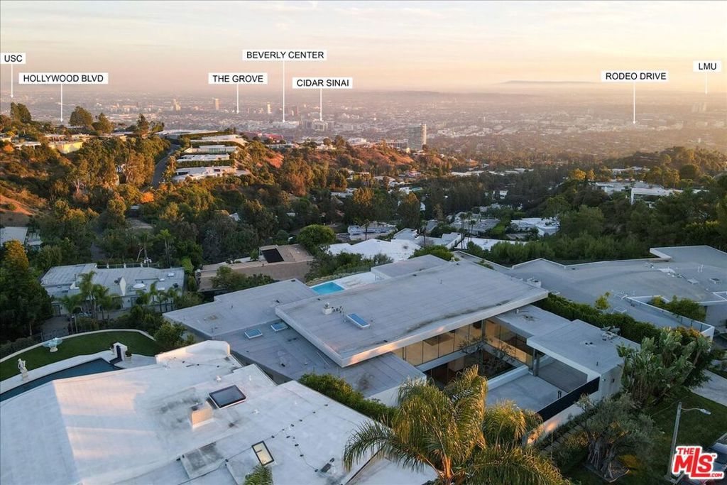 Image 4 of property listing at 1620 Carla, Beverly Hills, CA 90210