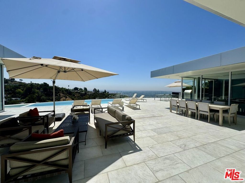 Image 40 of property listing at 1620 Carla, Beverly Hills, CA 90210