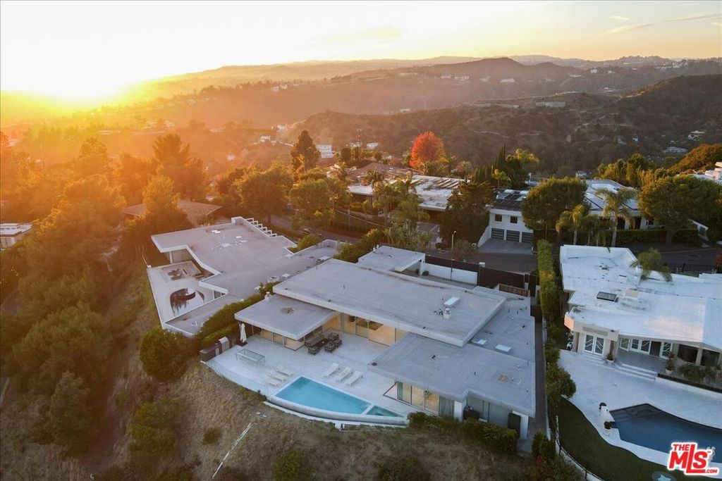 Image 41 of property listing at 1620 Carla, Beverly Hills, CA 90210