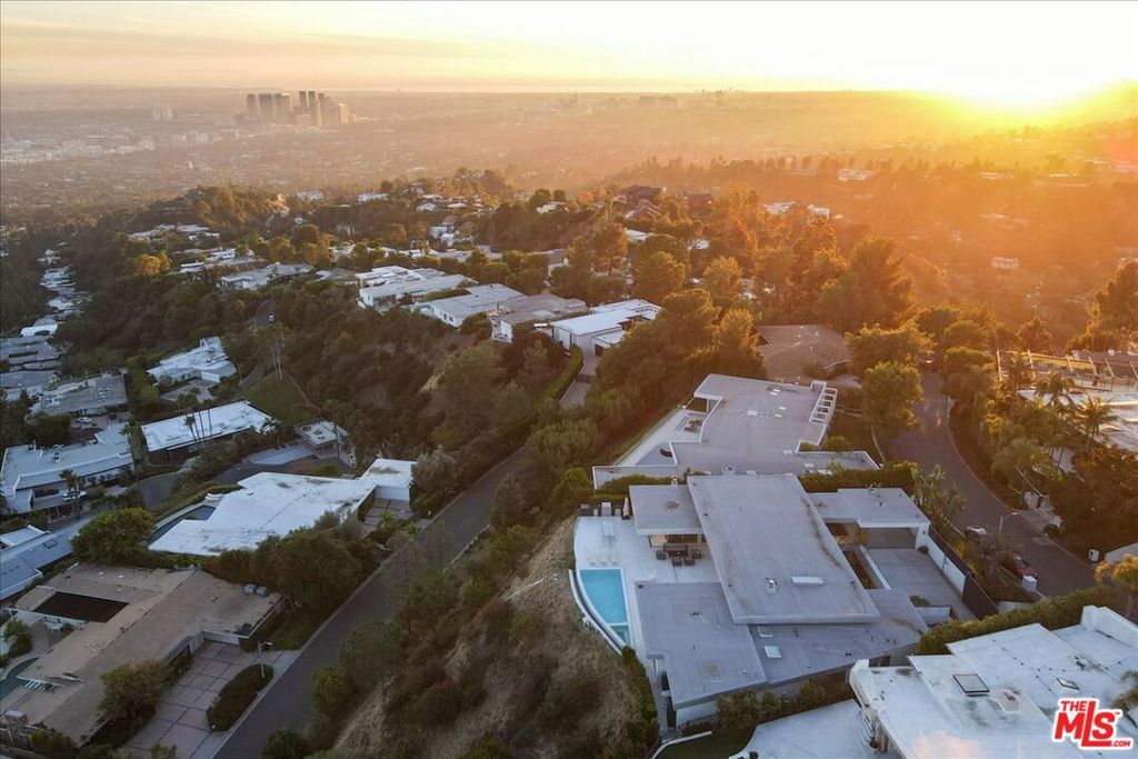 Image 42 of property listing at 1620 Carla, Beverly Hills, CA 90210