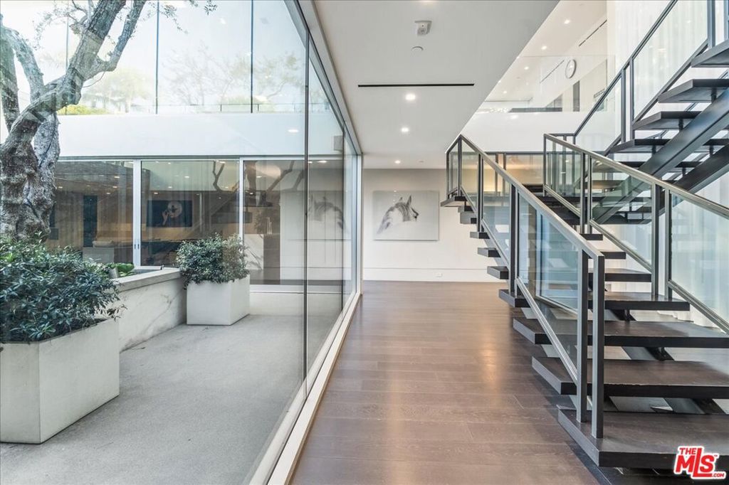 Image 5 of property listing at 1620 Carla, Beverly Hills, CA 90210