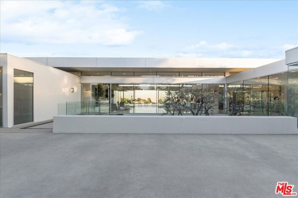 Image 6 of property listing at 1620 Carla, Beverly Hills, CA 90210