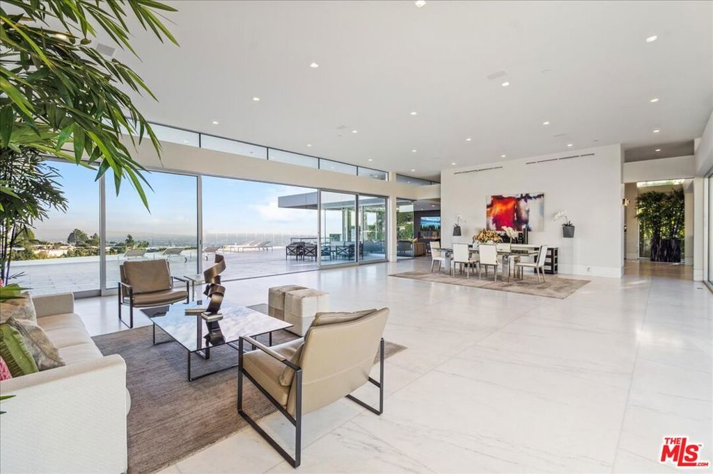 Image 7 of property listing at 1620 Carla, Beverly Hills, CA 90210