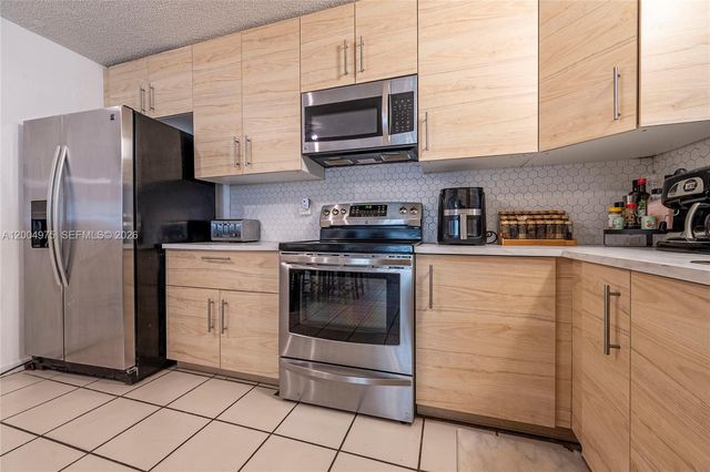 4524 SW 54th Street 501W, Dania Beach, FL 33314