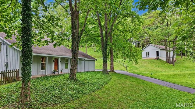 4120 Charbonier Road, Florissant, MO 63031