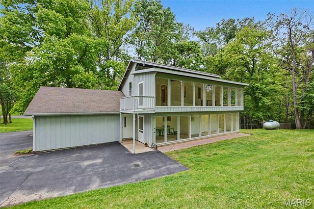 4120 Charbonier Road, Florissant, MO 63031