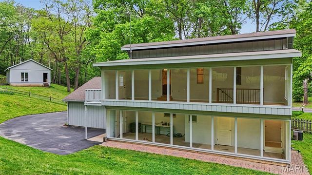 4120 Charbonier Road, Florissant, MO 63031