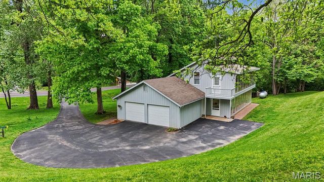 4120 Charbonier Road, Florissant, MO 63031