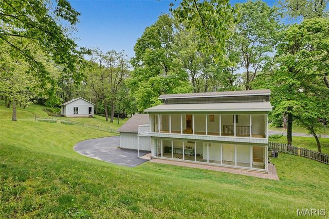 4120 Charbonier Road, Florissant, MO 63031