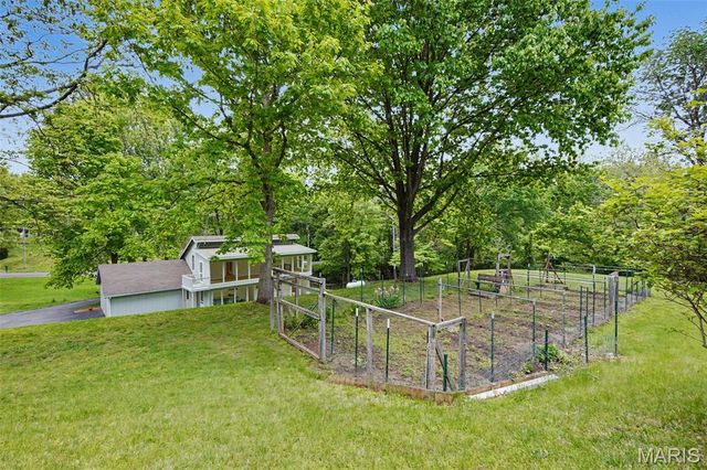 4120 Charbonier Road, Florissant, MO 63031