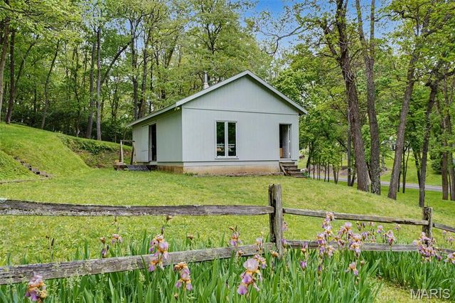 4120 Charbonier Road, Florissant, MO 63031