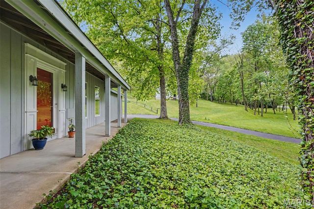 4120 Charbonier Road, Florissant, MO 63031