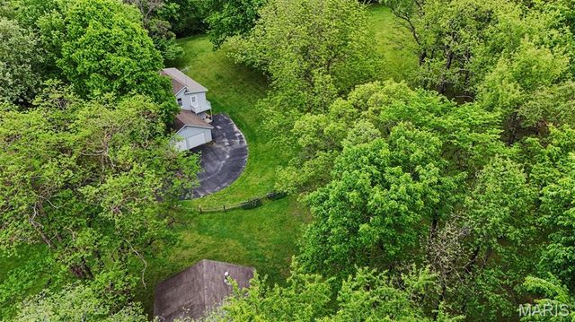 4120 Charbonier Road, Florissant, MO 63031